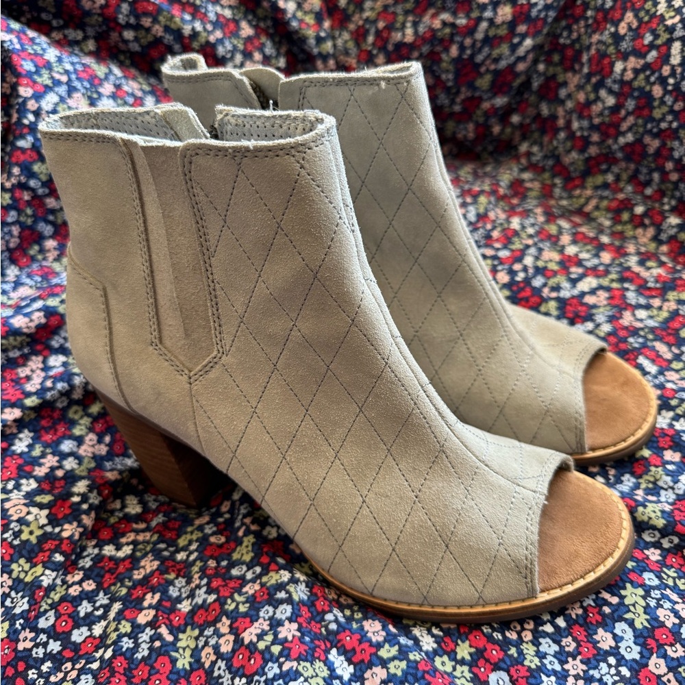 Toms Quilted Gray Peep-Toe Ankle Booties